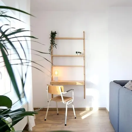 1 Bedroom In Center - 2nd Floor * Liège