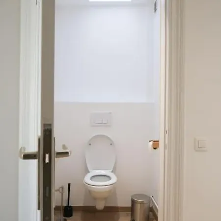 1 Bedroom In Center - 2nd Floor * Liège